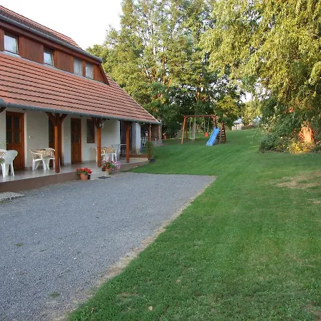 Ibolya Apartamento *