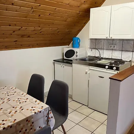 Διαμέρισμα Ibolya Vendeghaz Kehidakustány