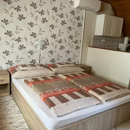 Ibolya Apartamento *