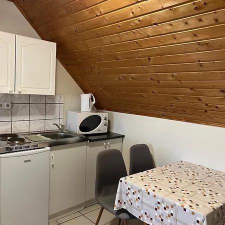 Ibolya Apartamento Kehidakustány