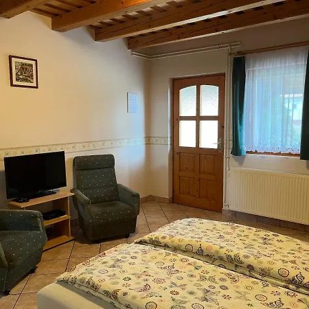 Ibolya Apartamento *